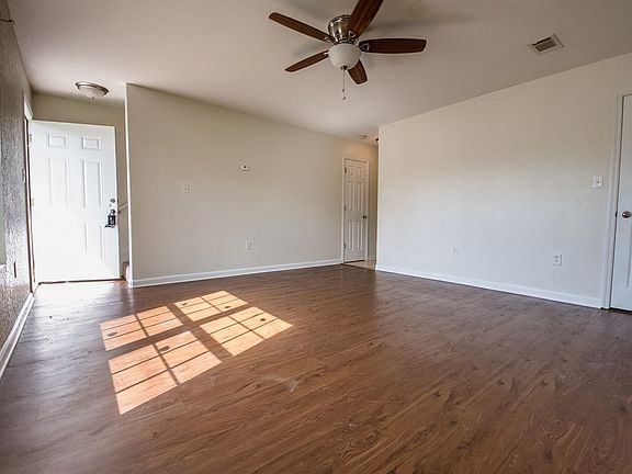 3rd image of 1712 Almond Tree Pl