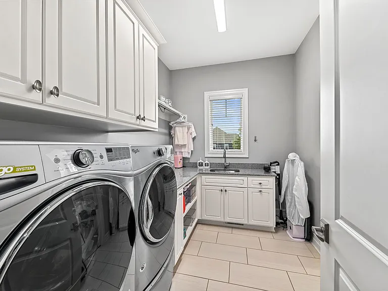 1626 Twisted Oak Ct — Photo 26