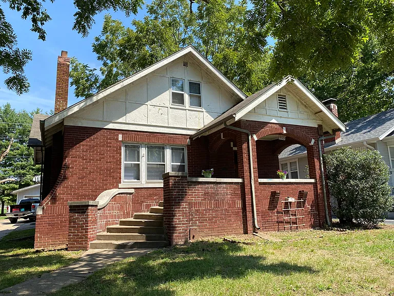 915 E Delmar St — Photo 16