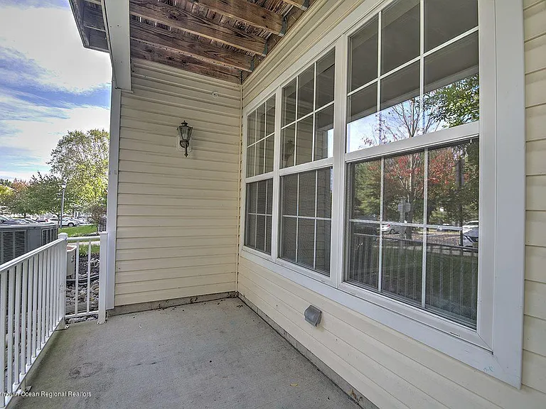 363 Saint Andrews Pl — Photo 11