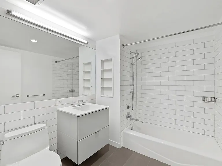 400 W 113th St #215 — Photo 14