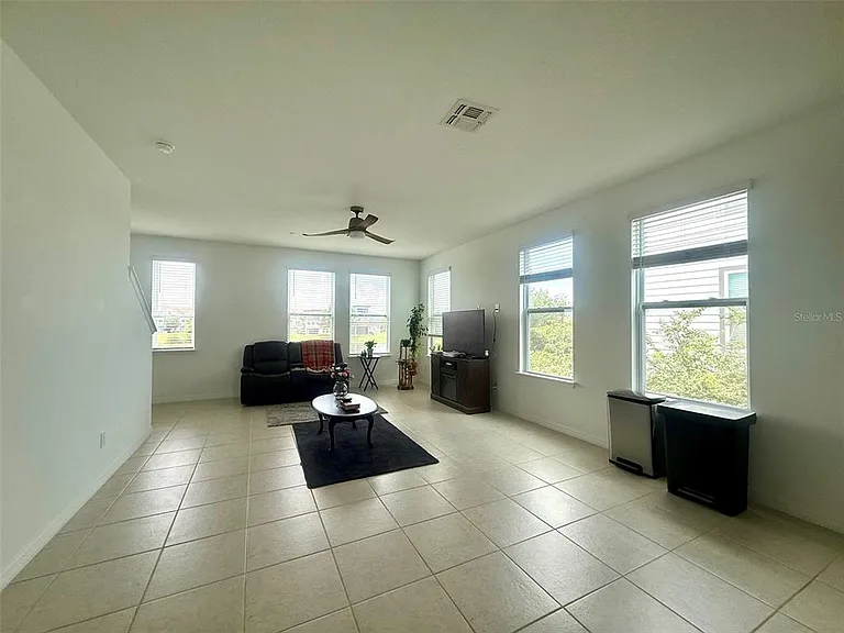 8618 Warburg Aly — Photo 10