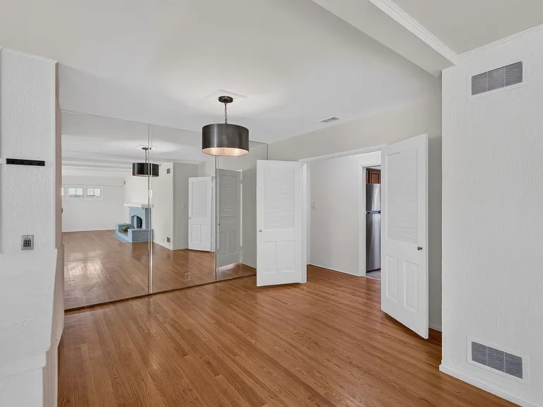 4260 Maplewood Pl — Photo 3