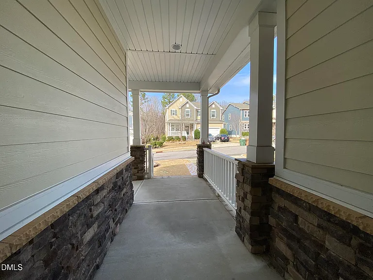1065 Bender Ridge Dr — Photo 3