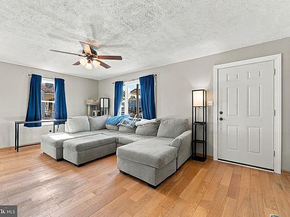 4th image of 8 Pancoast Blvd