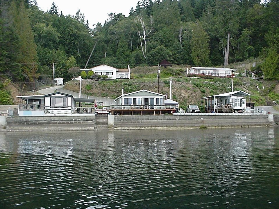 Main Homes on top, rentals on west end of bulkhead.