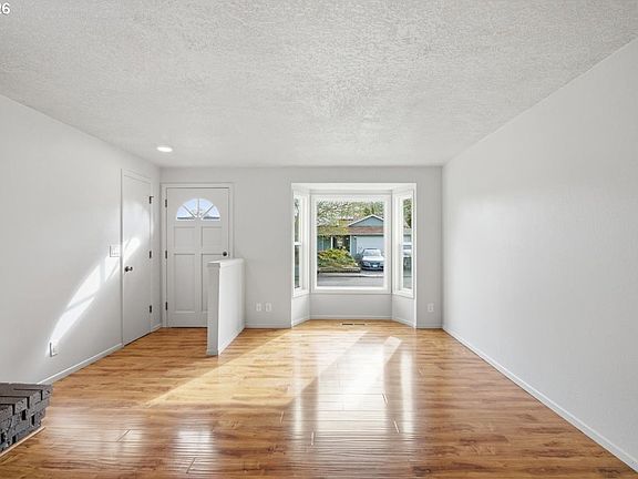 5th image of 545 Baldwin Ave NE