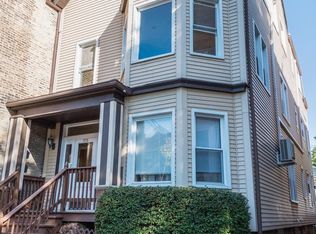 1920 W Roscoe St, Chicago, IL 60657