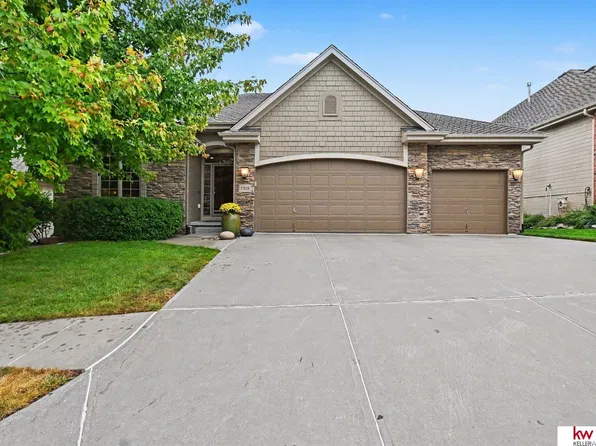 17219 Howard Plz, Omaha, NE 68118