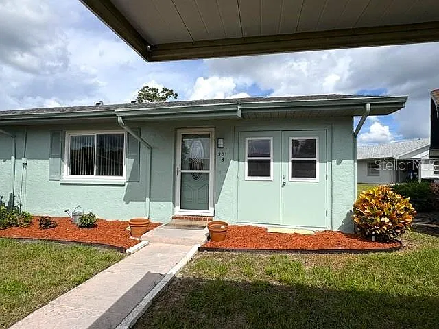 1 bed, 1.5 bath, 992 sqft, $1,600 — Photo 1