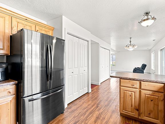 5th image of 1035 W 2470 S