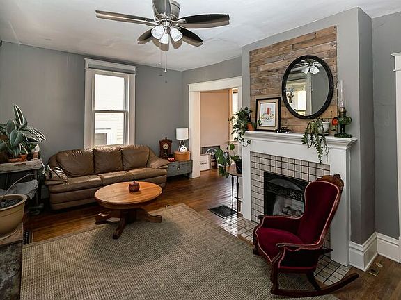 4th image of 2384 Glenmawr Ave