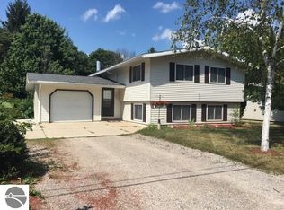 1612 Mary Ann St, Mount Pleasant, MI 48858