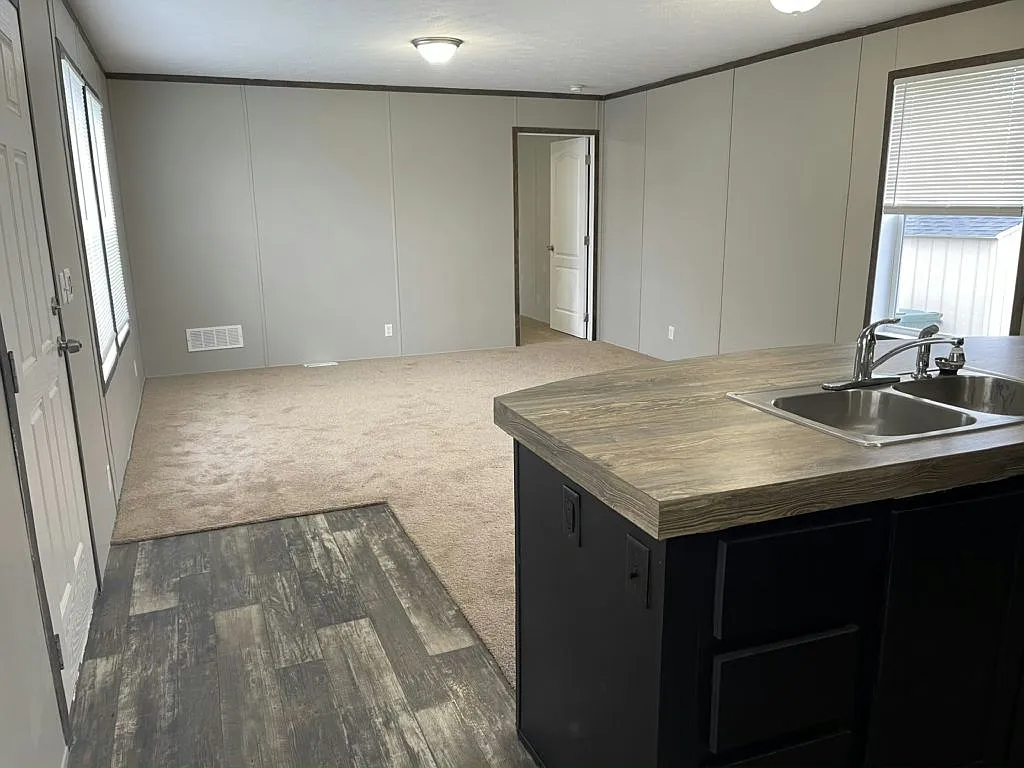 3 bed, 1056 sqft, $1,550 — Photo 3
