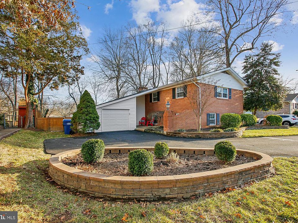 1st image of 8443 Porter Ln