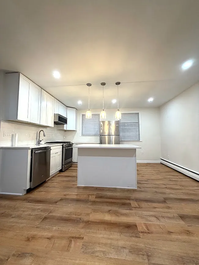 5998 Henry Ave — Photo 3