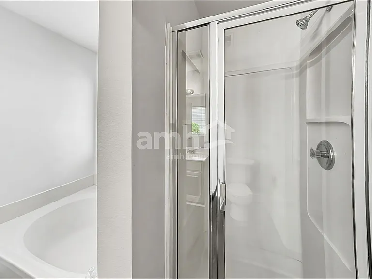 9818 Highlands Crossing Dr — Photo 13