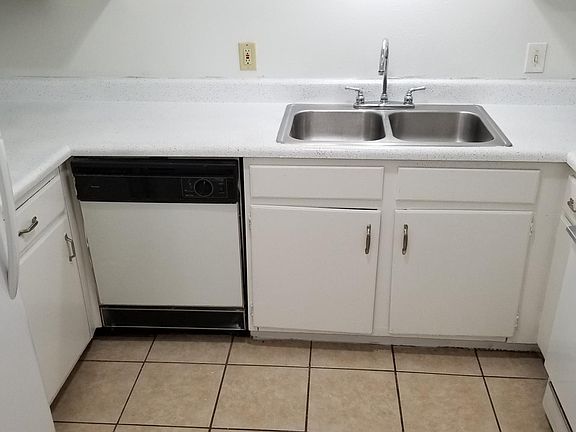 3rd image of 6009 N Lamar Blvd #318
