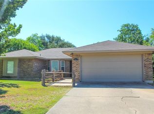 10033 Westpark Dr, Benbrook, TX 76126