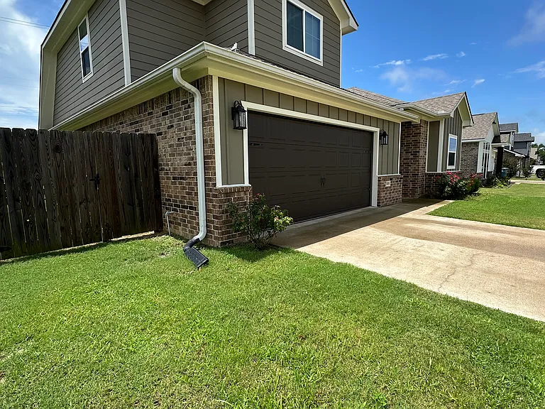 15439 Anna Ln — Photo 2