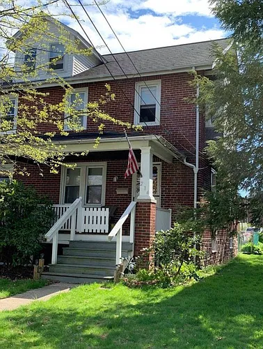 214 E 4th St Photo 1