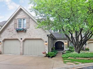 8 Tartan Ridge Rd, Burr Ridge, IL 60527