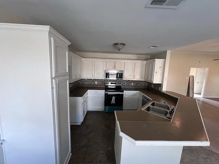 1116 Oak Grove Ln — Photo 6