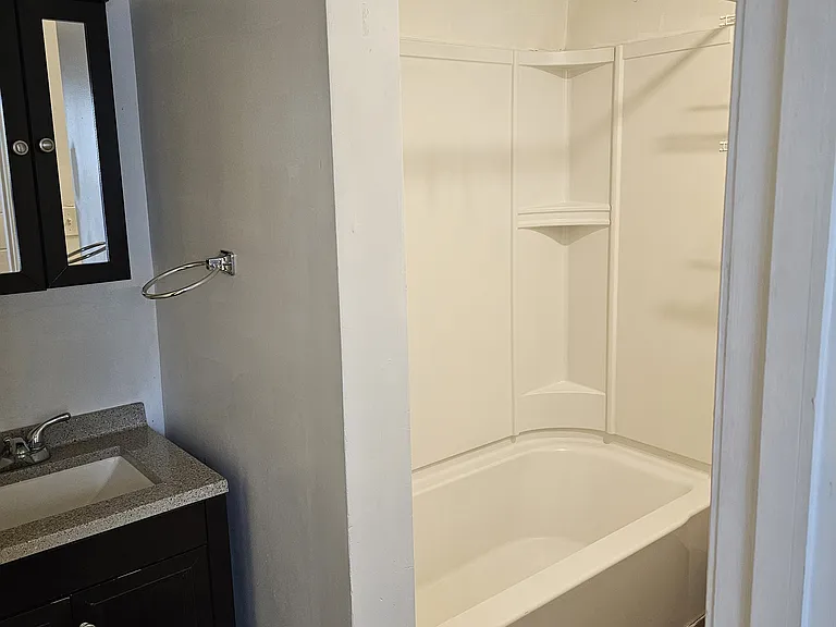 Sunshine Apartments — Photo 12