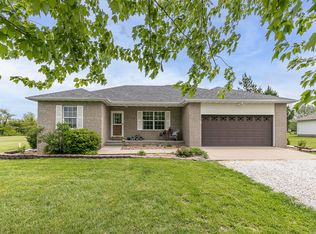 4076 S 97th Rd, Bolivar, MO 65613
