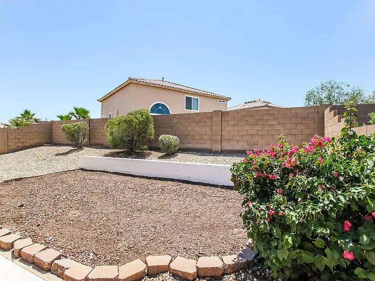 11005 W Frier Dr — Photo 16