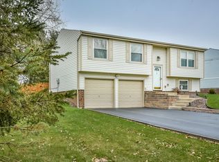 727 Hartland Dr, Cranberry Township, PA 16066
