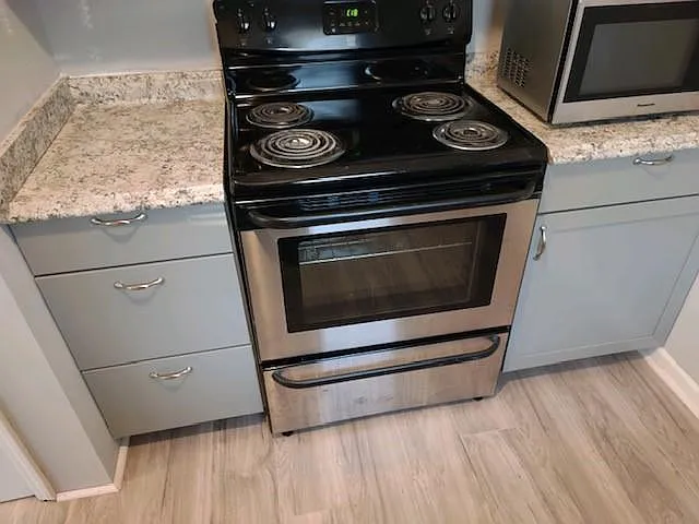 Cooper Cove Apartments — Photo 3