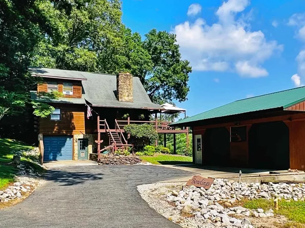 1300 Bellgrade Ave, Loogootee, IN 47553