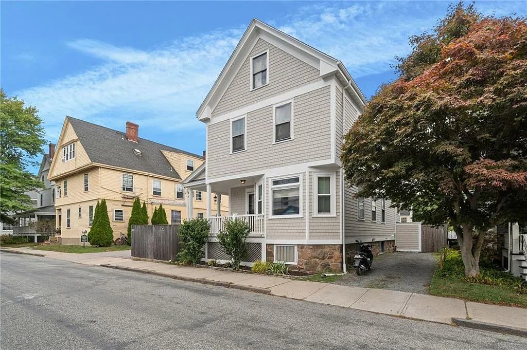 5 bed, 3.0 bath, 3006 sqft, $4,500 — Photo 3