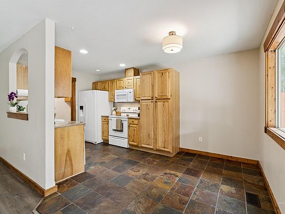 5th image of 111 N Gem St