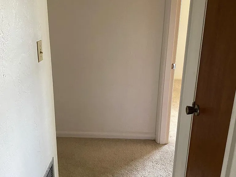 198 Joel Blvd — Photo 5