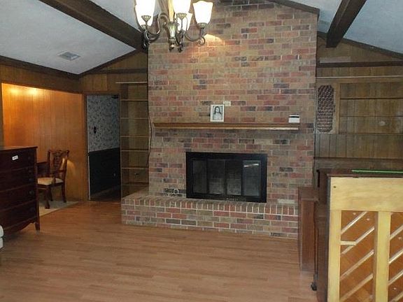 4th image of 404 Crystal St
