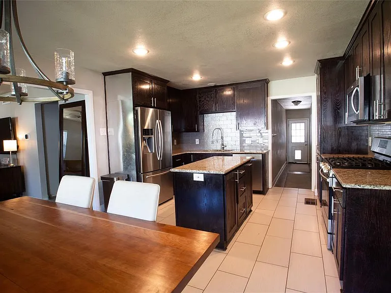 1217 Danville Dr — Photo 5