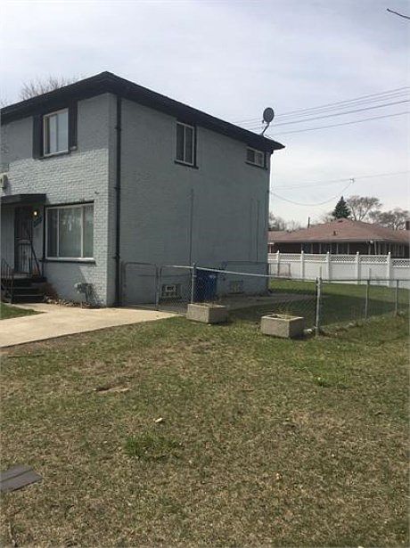2nd image of 19393 Wyoming St