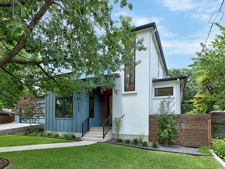 1204 Brentwood St — Photo 3