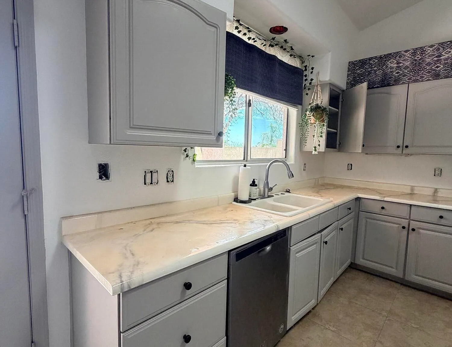 3 bed, 2.0 bath, 1589 sqft, $2,695 — Photo 3