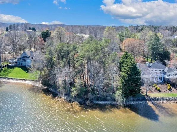 10 Riverbay Dr, Moneta, VA 24121