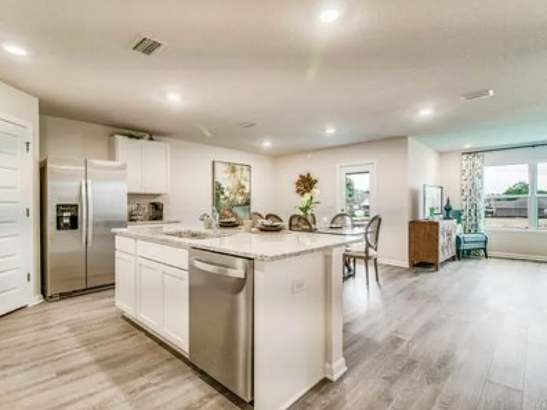 721 Quintana St — Photo 8