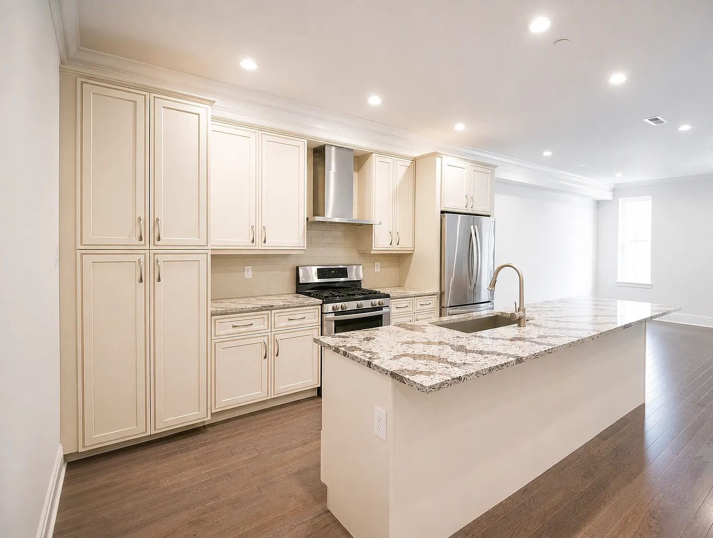 3 bed, 1700 sqft, $2,200 — Photo 1