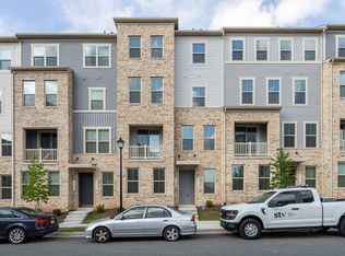 42560 Invergordon Ter, Sterling, VA 20166