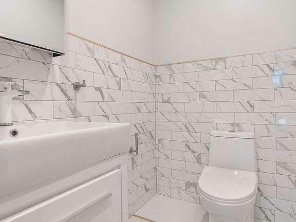 4th image of 13 Jefferson St #3BB