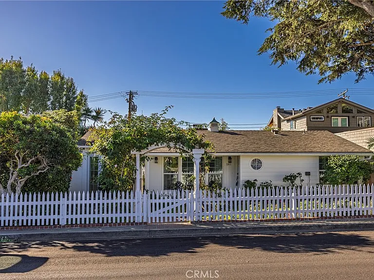361 Cypress Dr — Photo 1