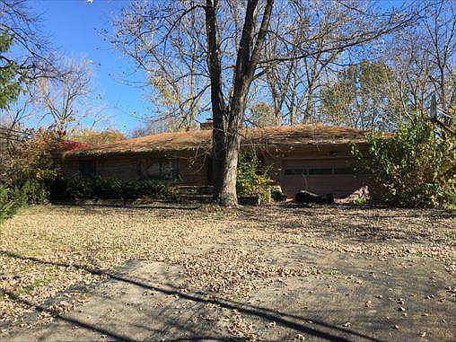 1st image of 5845 N Victoria Dr