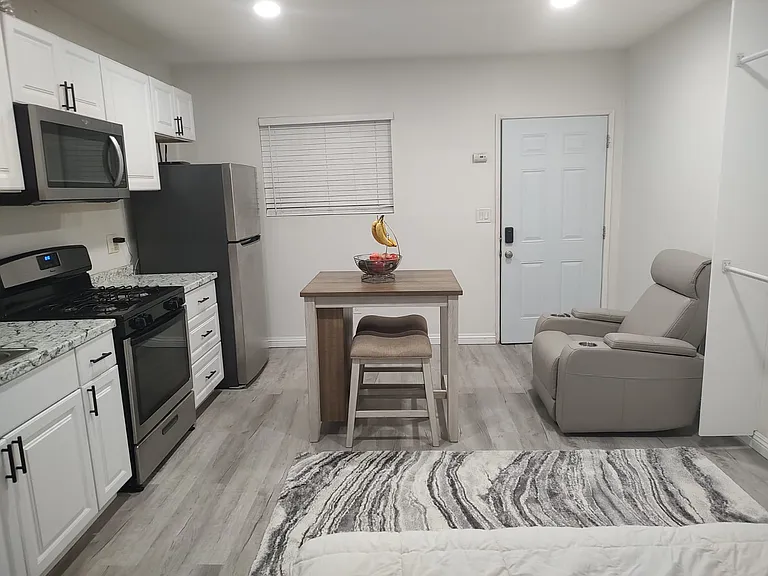 13701 Boston Ct — Photo 6