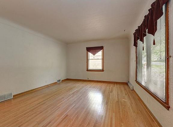 4th image of 2053 Giesmann St